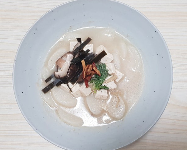 Homemade Temple-Style Shepherd’s Purse Rice Cake Soup